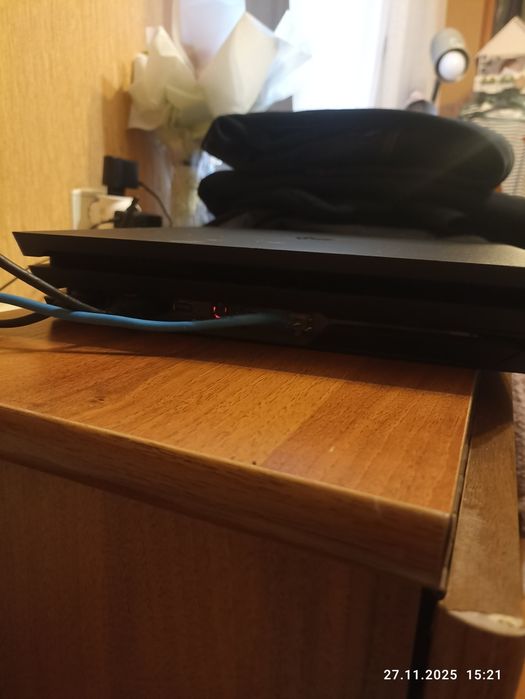 Продам ps4 pro 1tb в ідеальному стані з невеличким торгом