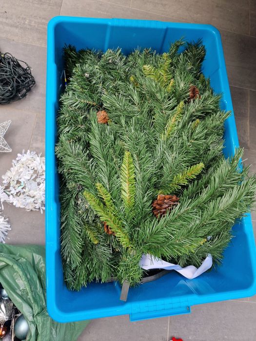 Árvore Natal Leroy Merlin c/ pinhas 1.50m c/ acessorios
