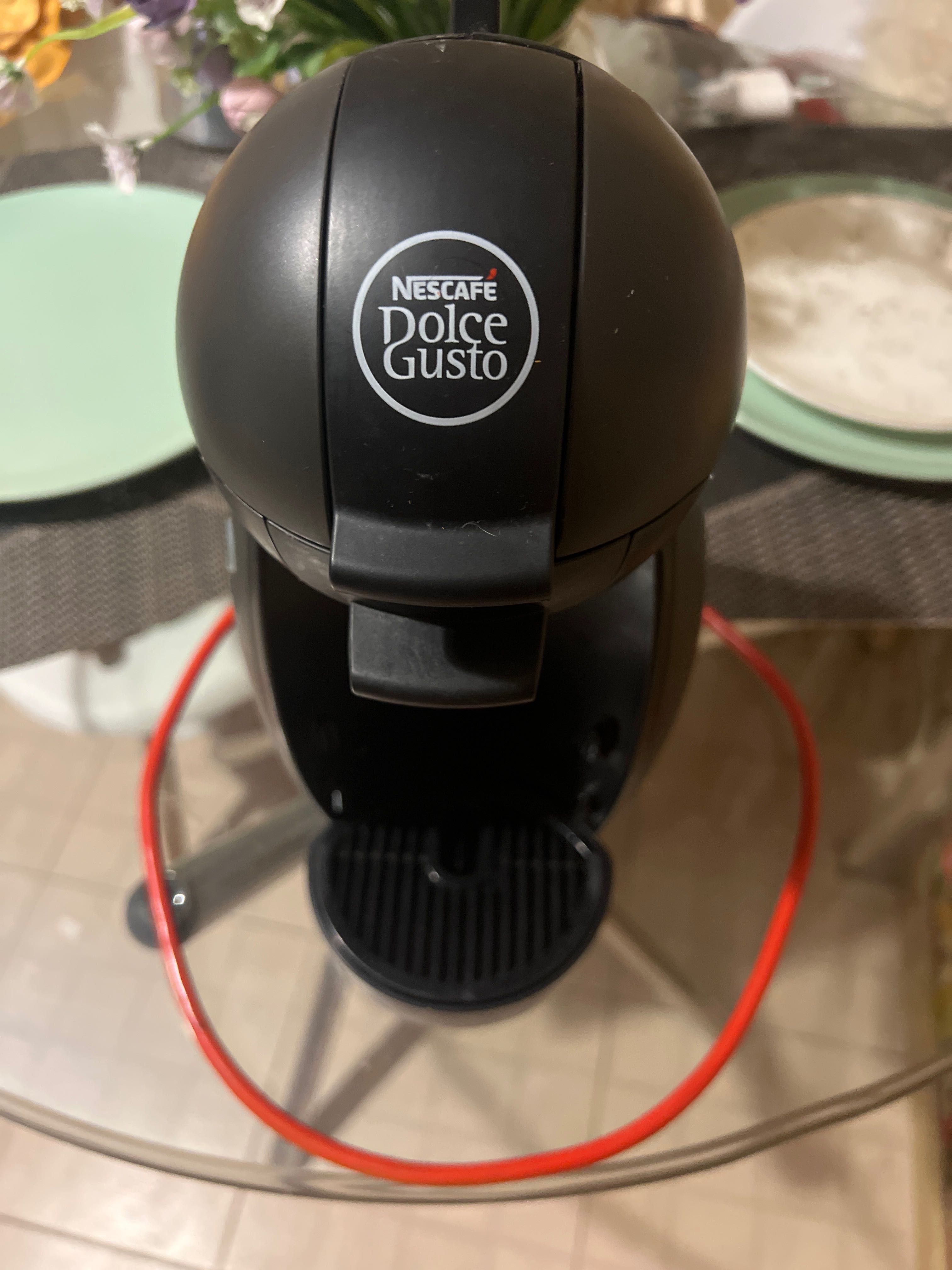 Кофе машина Nescafe dolce gusto