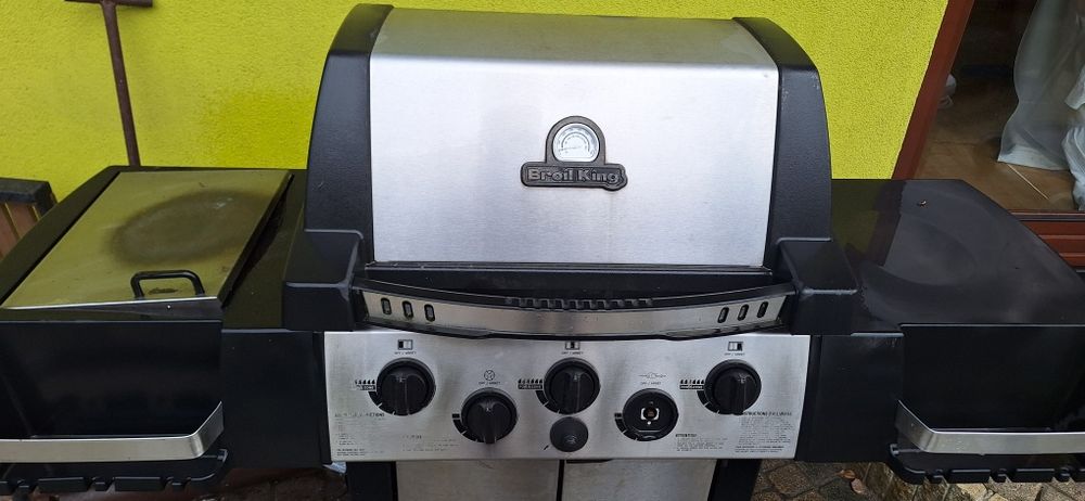 Grill Broil King model Signet 390