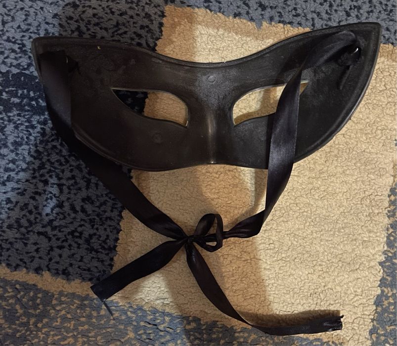 Карнавальна маска