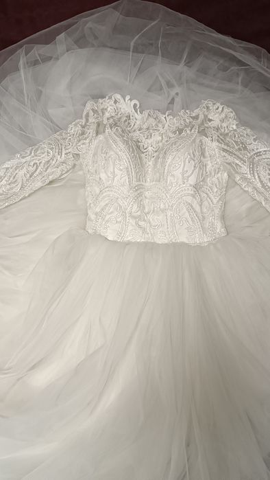Весільна сукня для тендітної дівчинки