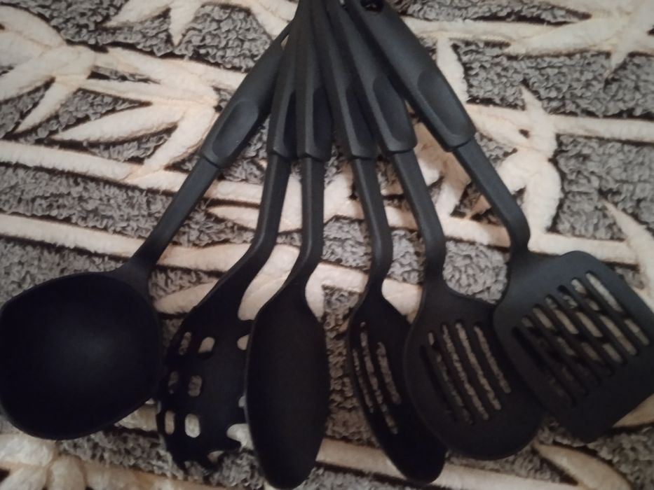 Продам недорого новий кухонний набір чорний 6 предметів