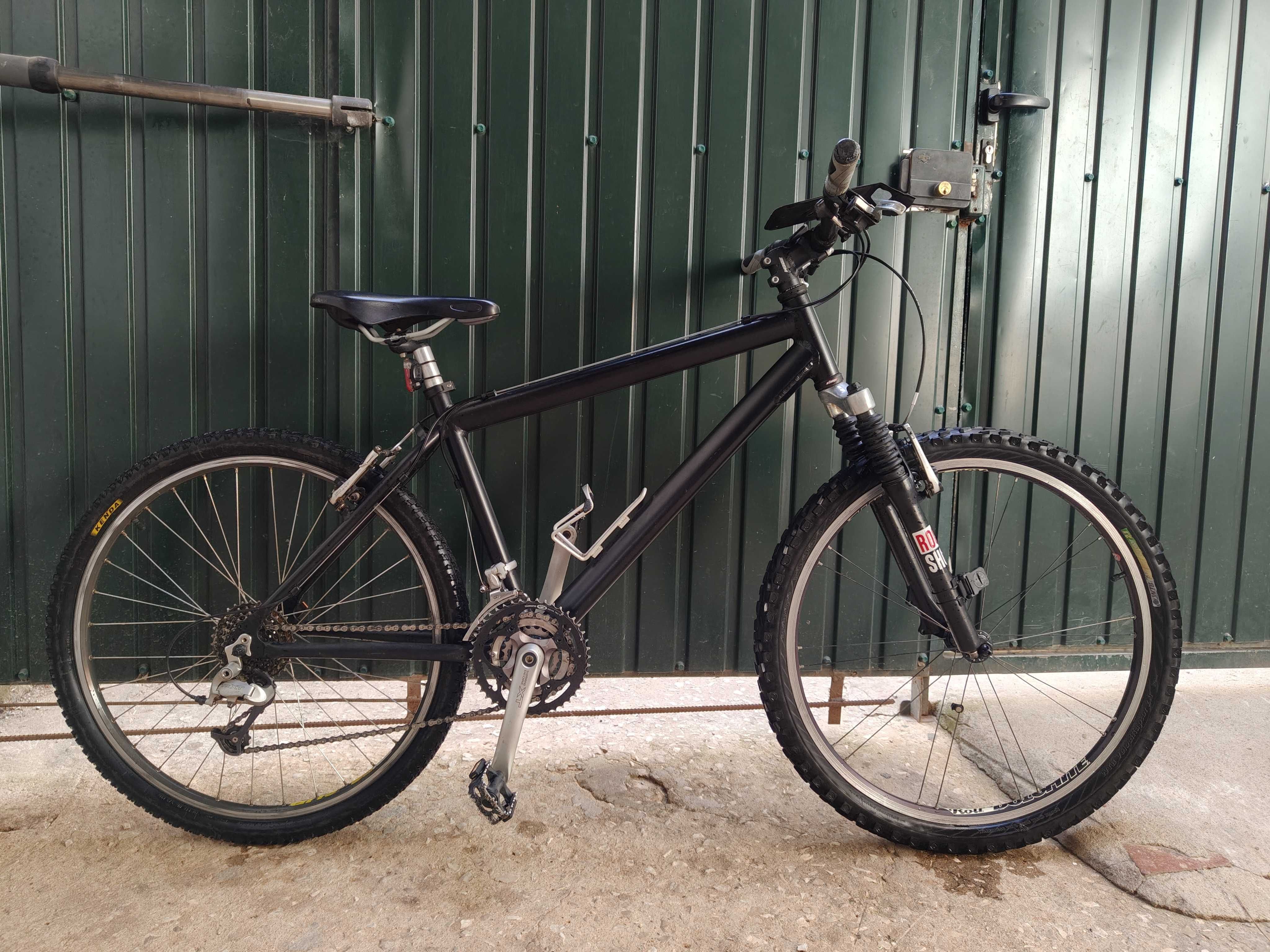 Bicicleta de Montanha Preta - BTT