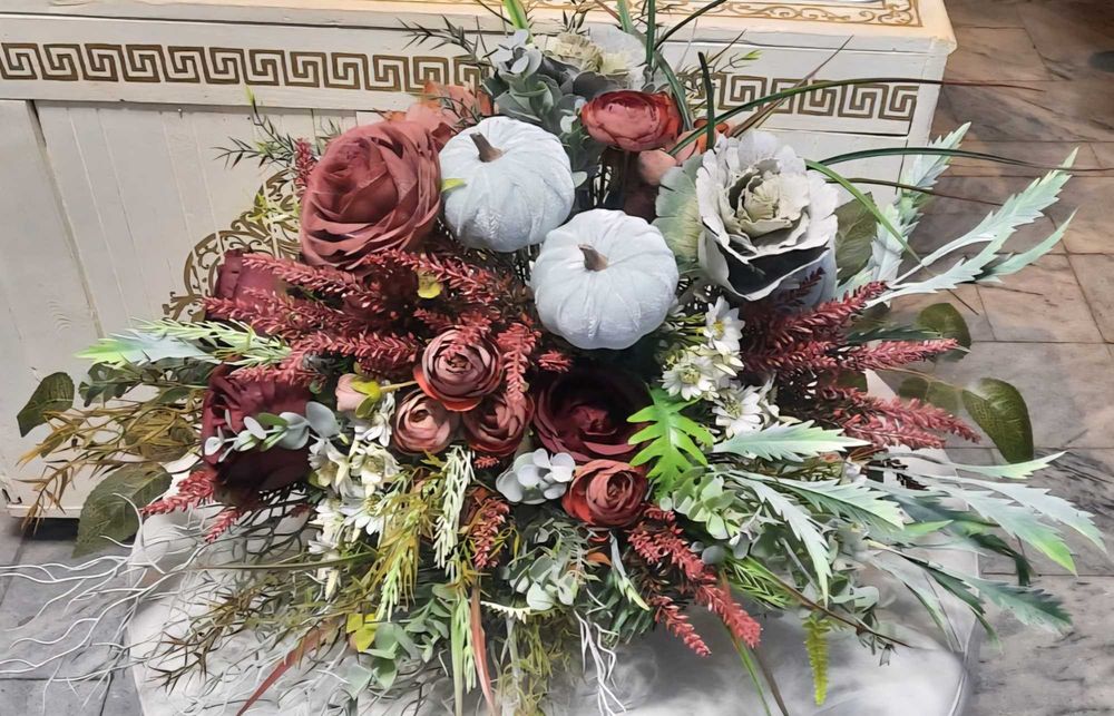 Kompozycja kwiatowa wiązanka duża kwiaty sztuczne bukiet dom cmentarz