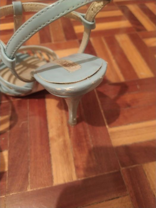 Sandálias salto agulha azul