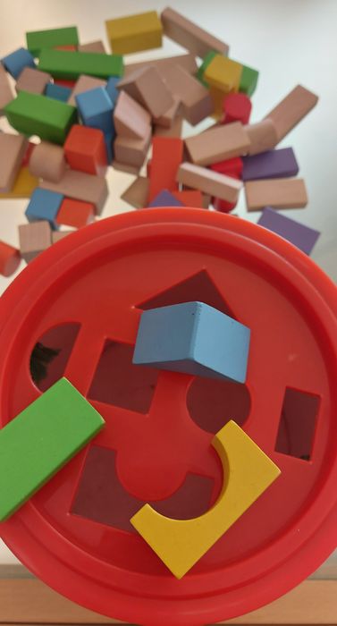Jogo de blocos de madeira