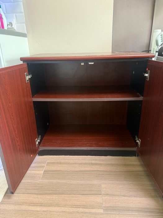 Móvel madeira com fechadura e tranca de criança