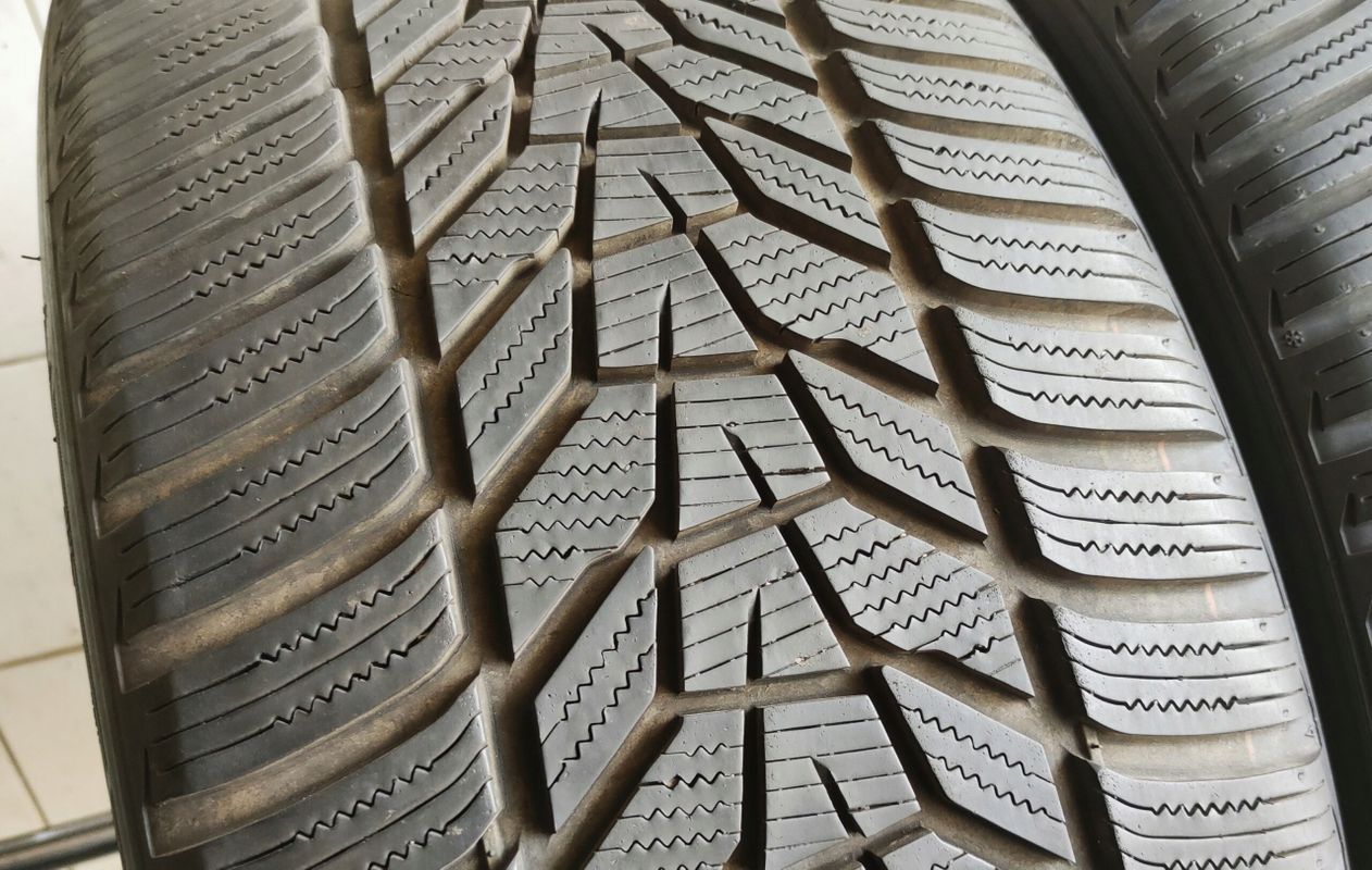 2x 255/40r19 Hankook Winter I'Cept Evo3 W330/7,43mm C/B/73dB Jak Nowe