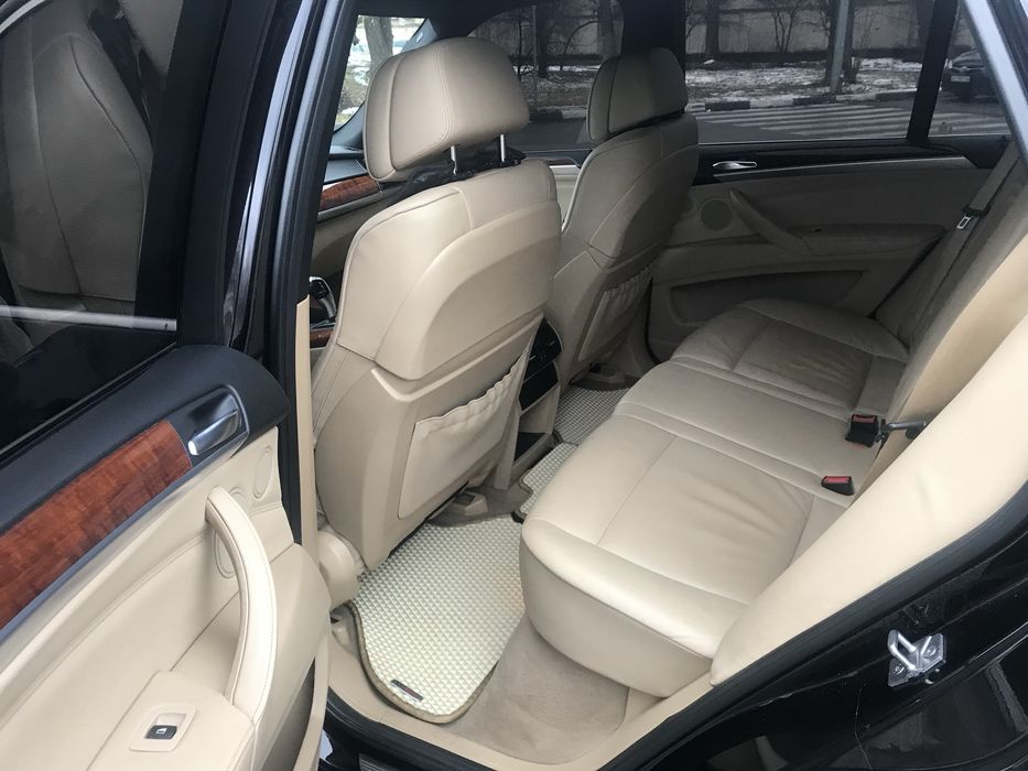 Автомобіль BMW X5 E70