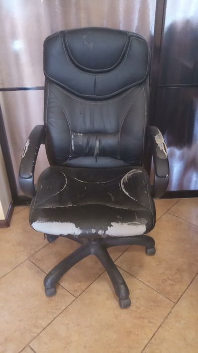 Продам  большое директорсое кресло