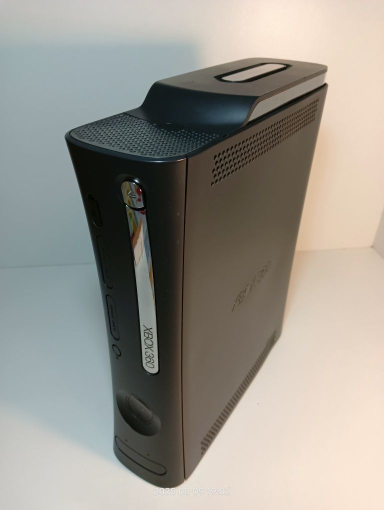 Xbox 360  KINECT  PAD plus 4 gry konsola automat
