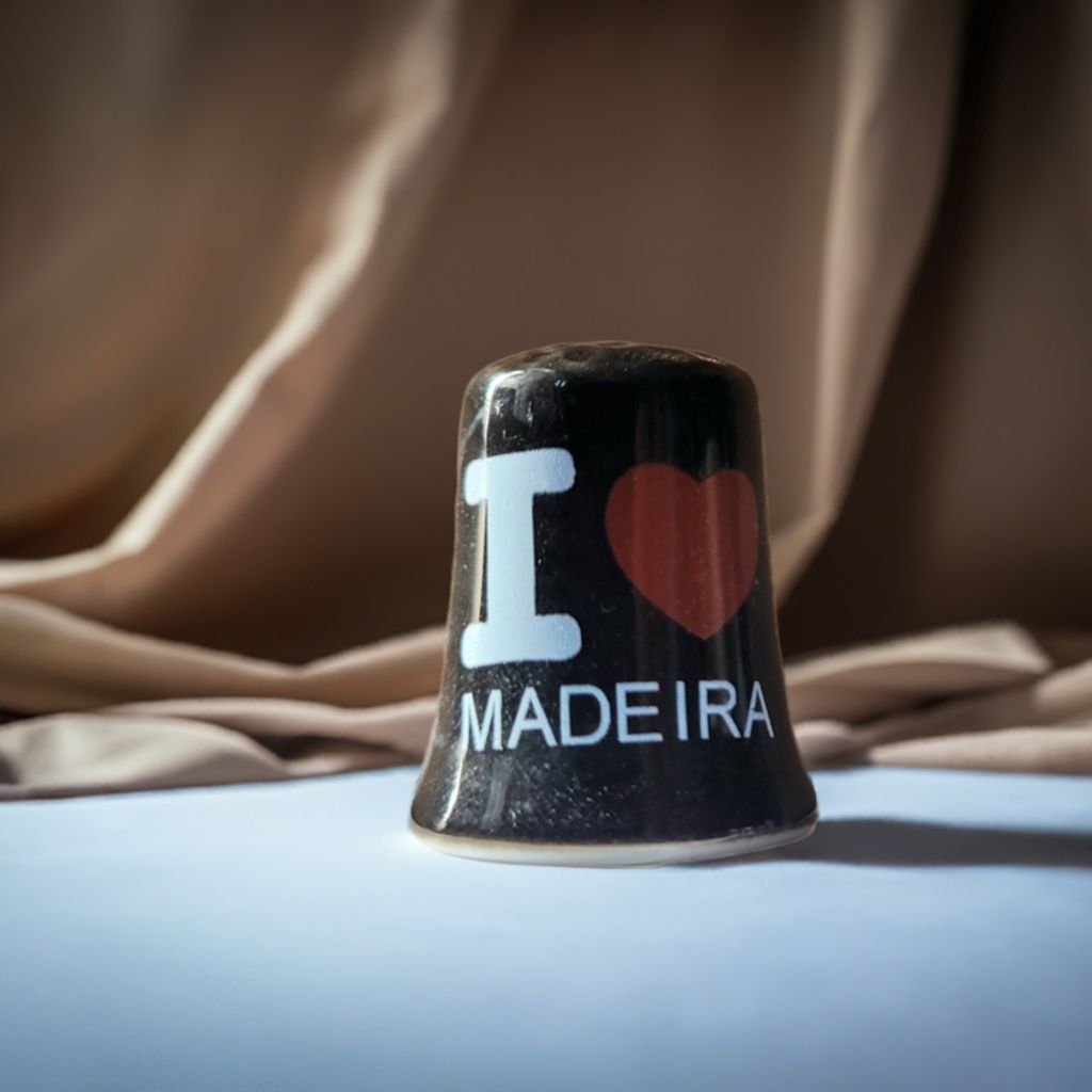 Caneca, dedal e tapador de cortiça