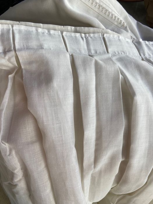 Cortinhas em bom estado beje