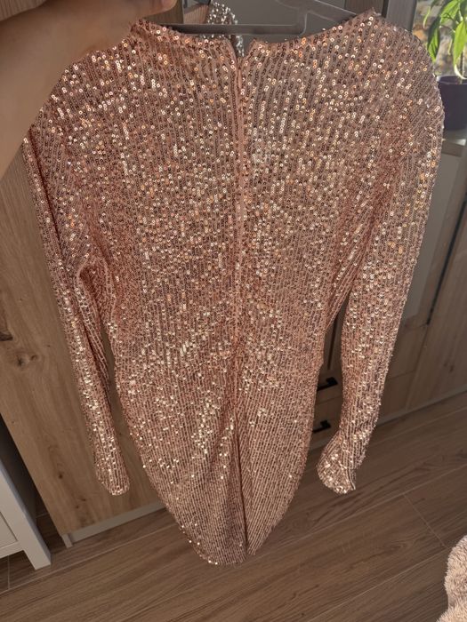 Sukienka wieczorowa błyszcząca- cekiny