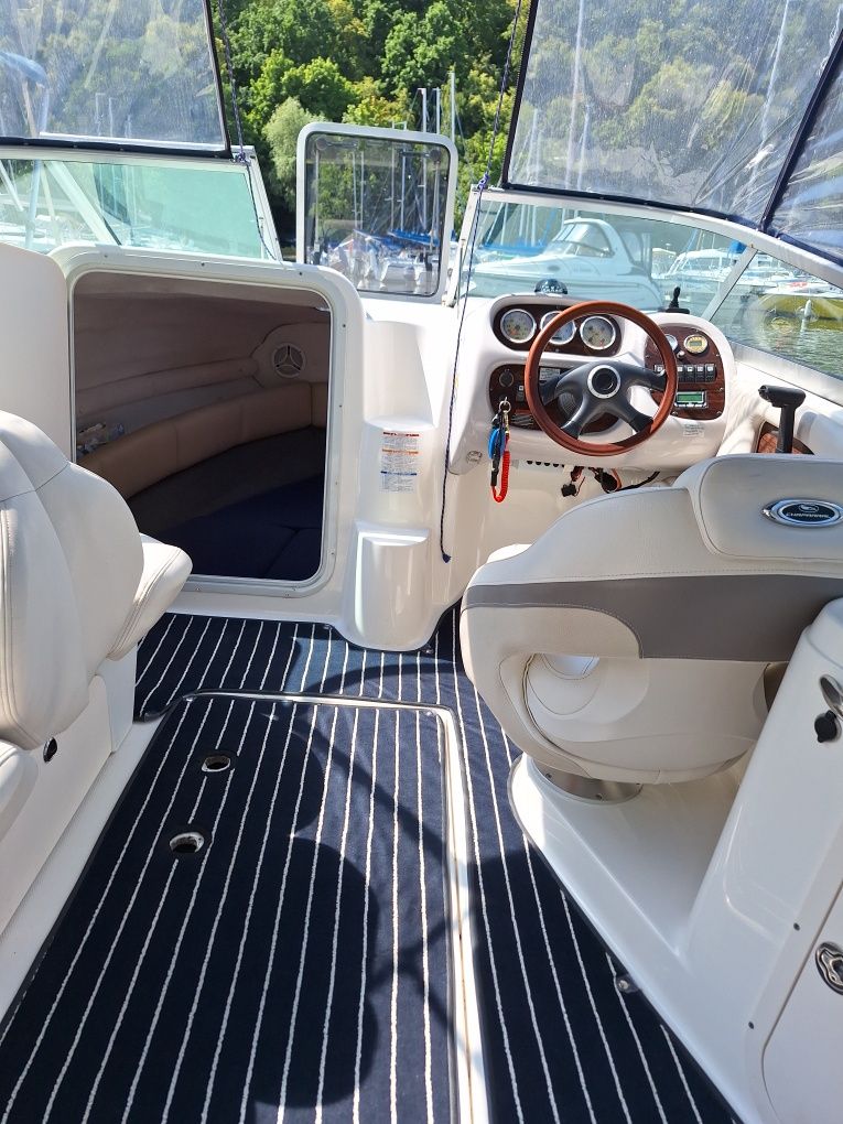 Łódź kabinowa Chaparral 215 SSI stan BDB zadbana Volvo Penta 4.3