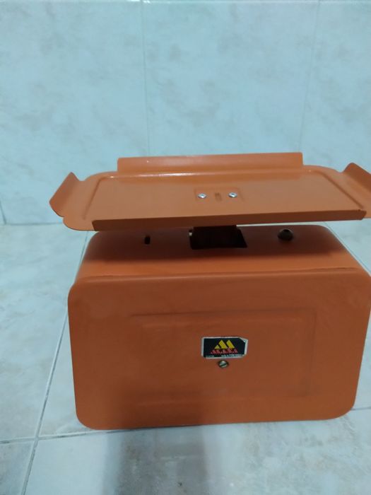 Balança antiga laranja