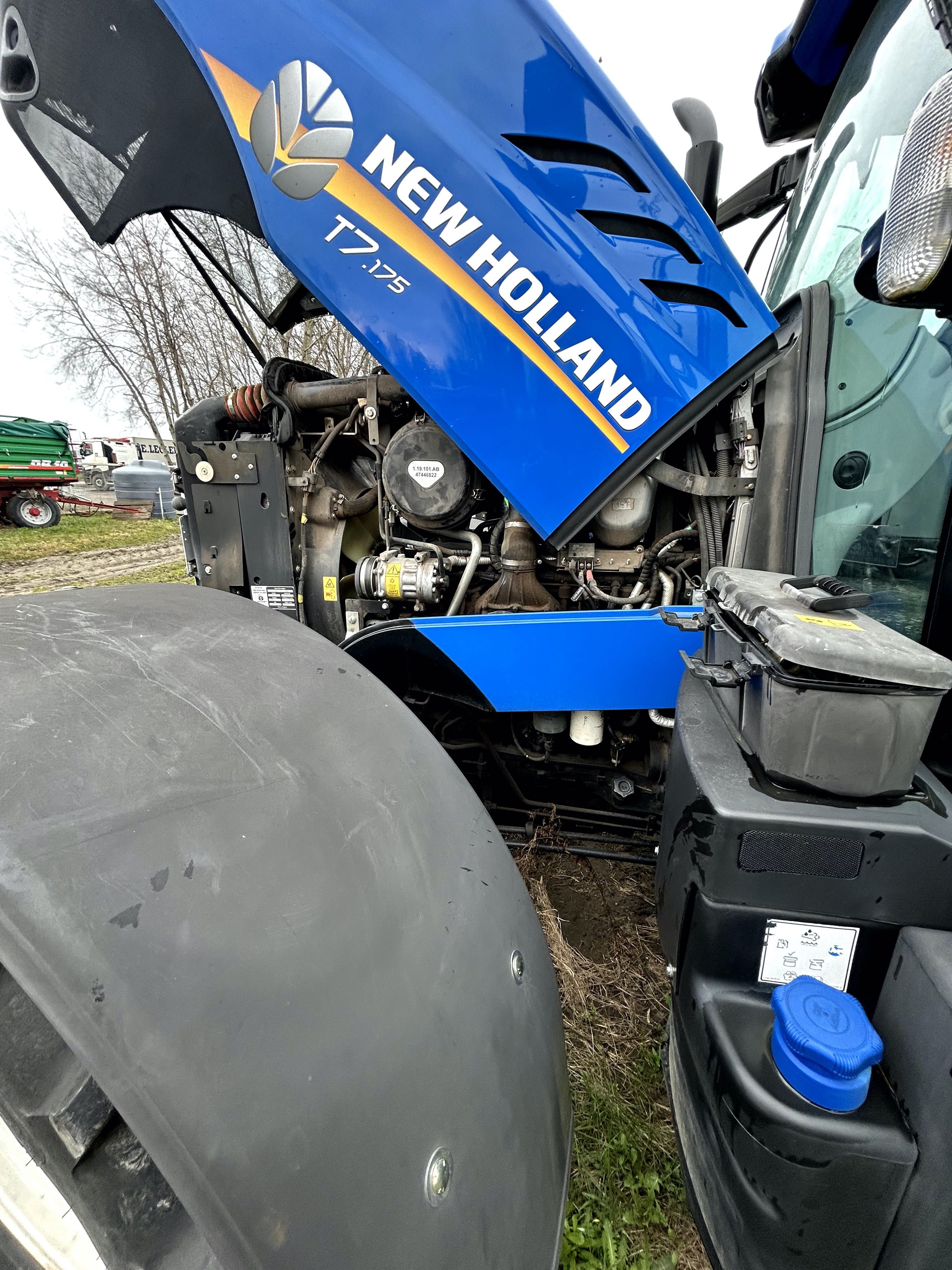 New Holland T7.175 - Potężne wsparcie dla Twojego gospodarstwa!