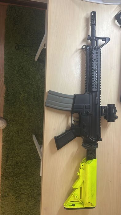 Vendo replica m4 com miraholografica