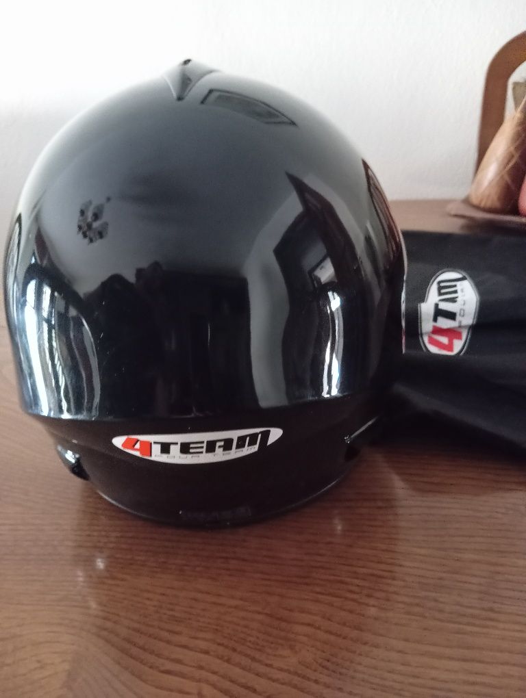 Capacete mota ATeam praticamente NOVO