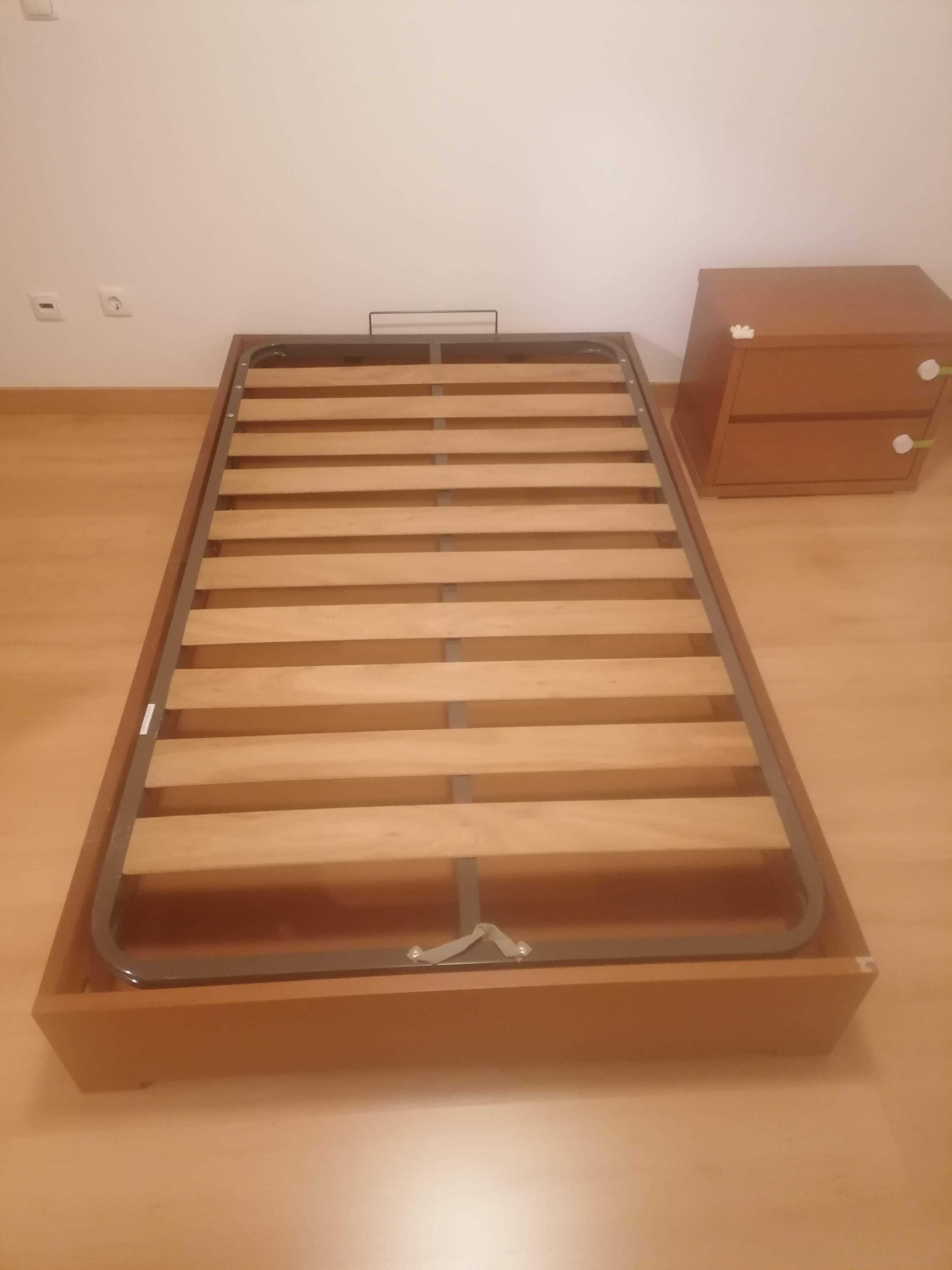 Cama com estrado elevatório (corpo e meio)