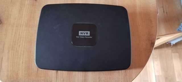 Продам сетевой видео регистратор Dahua NVR 3104-p