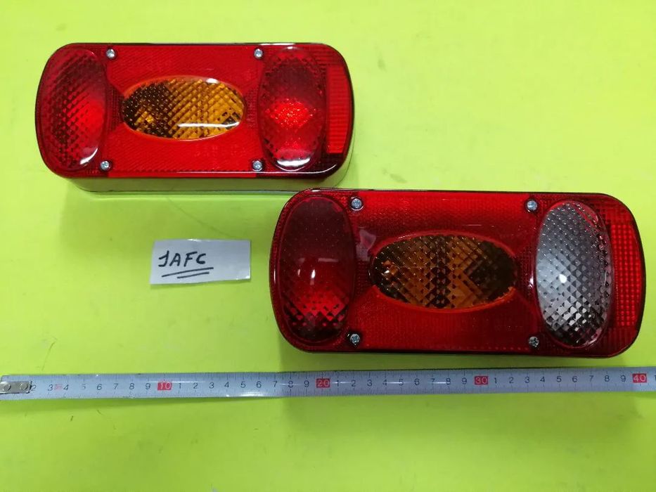 Farolins universais de aplicação em reboques e carrinhas NOVOS