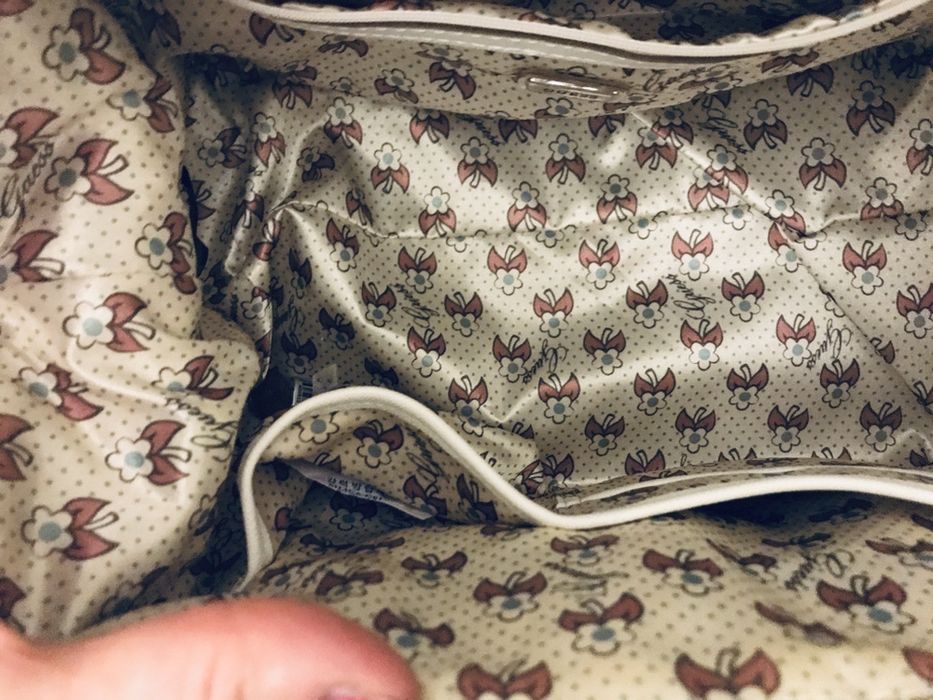 Guess torebka w kolorze delikatnego różu (nowa prawie)