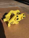 Szybkozłącze półautomatyczne pasujące do minikoparki JCB8014/8015/8018