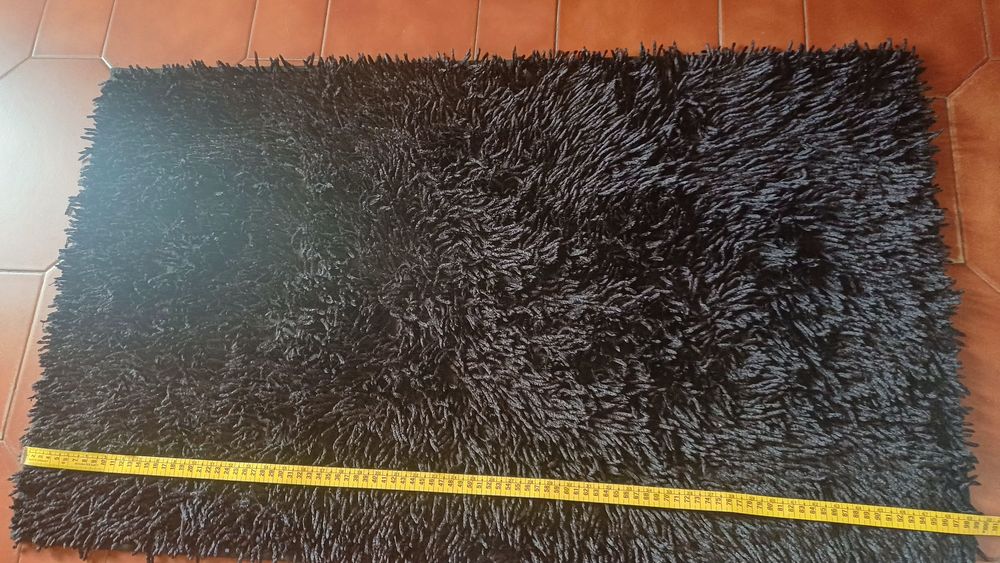Tapete retangular em preto