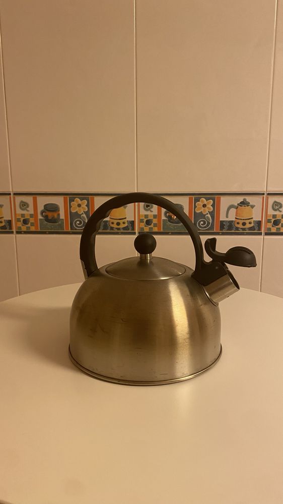 Chaleira em aço inoxidável