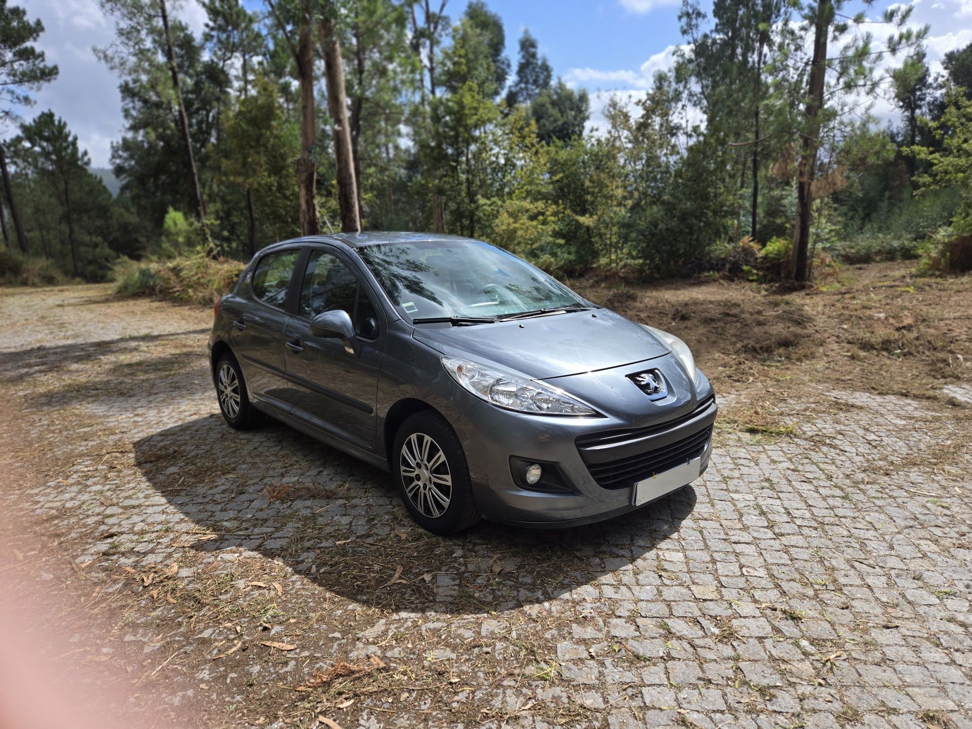 Carro completo em excelente estado revisado sem nada a apontar
