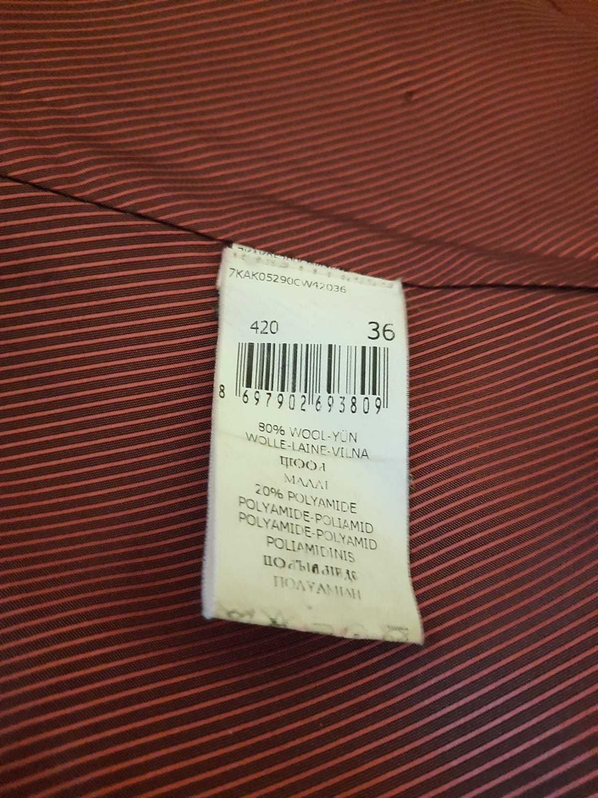 Czerwony  elegancki płaszcz Roz.36 Dobry gatunkowo.