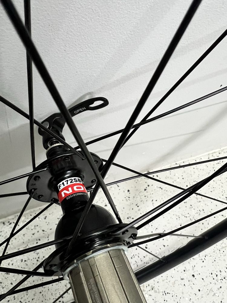 Koła szosowe 28” 700C Mavic AKSIUM Novatec