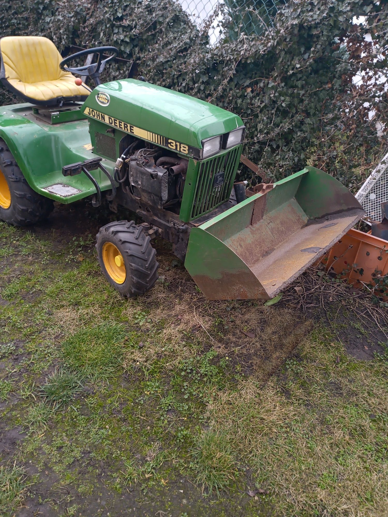 Traktorek John deere 318