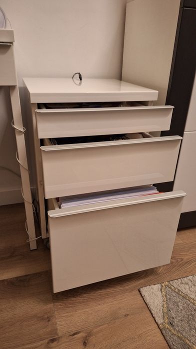 IKEA komoda na kólkach Besta Burs
