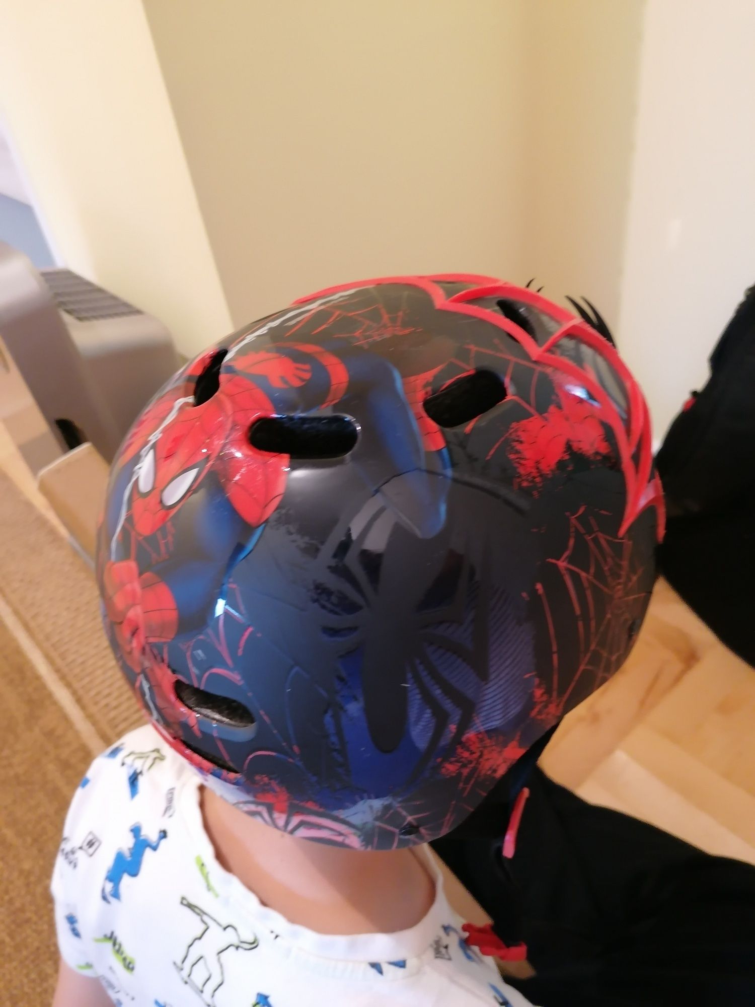 Kask dziecięcy spiderman