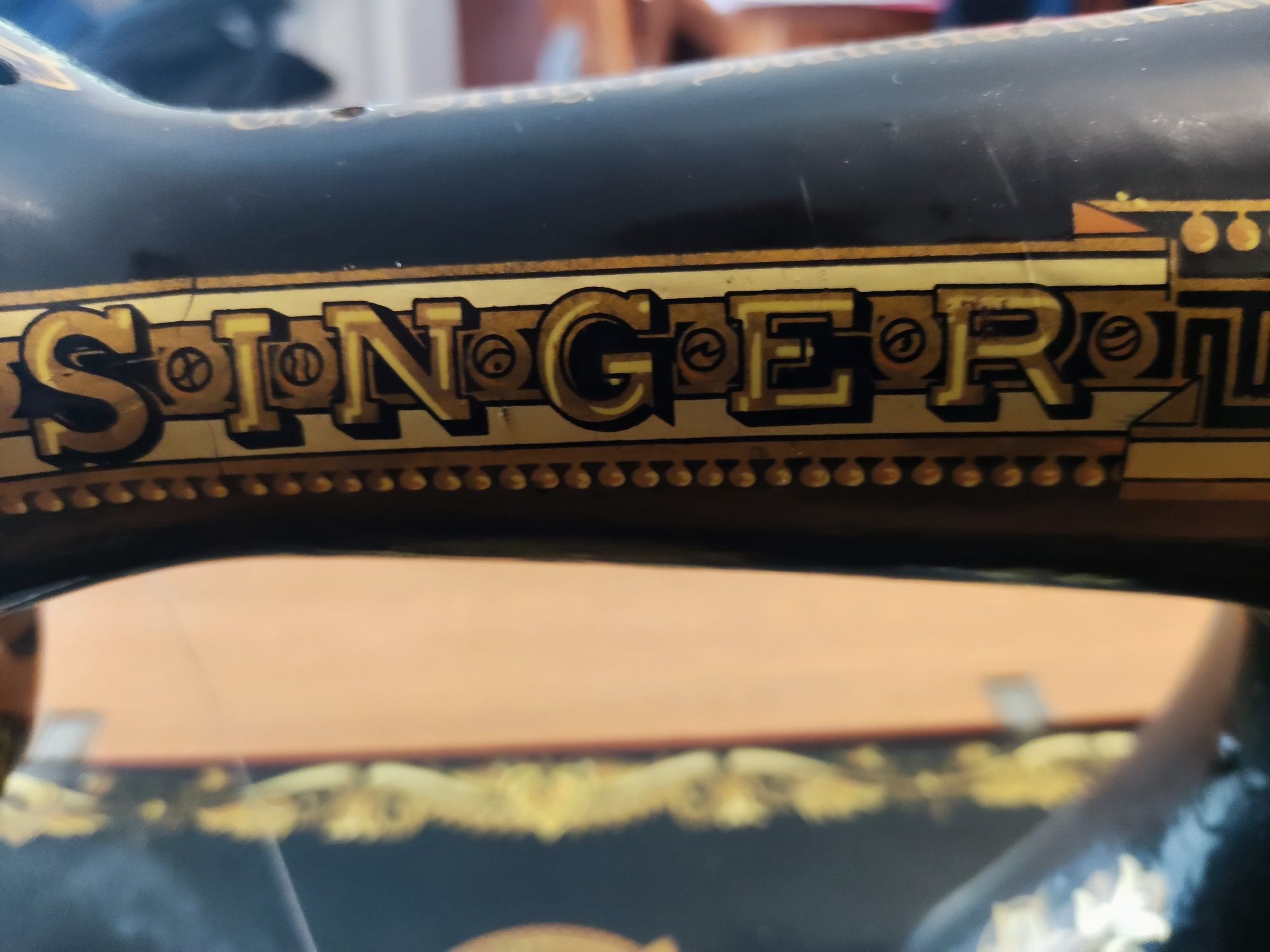 Maquina Singer Antiga com Móvel