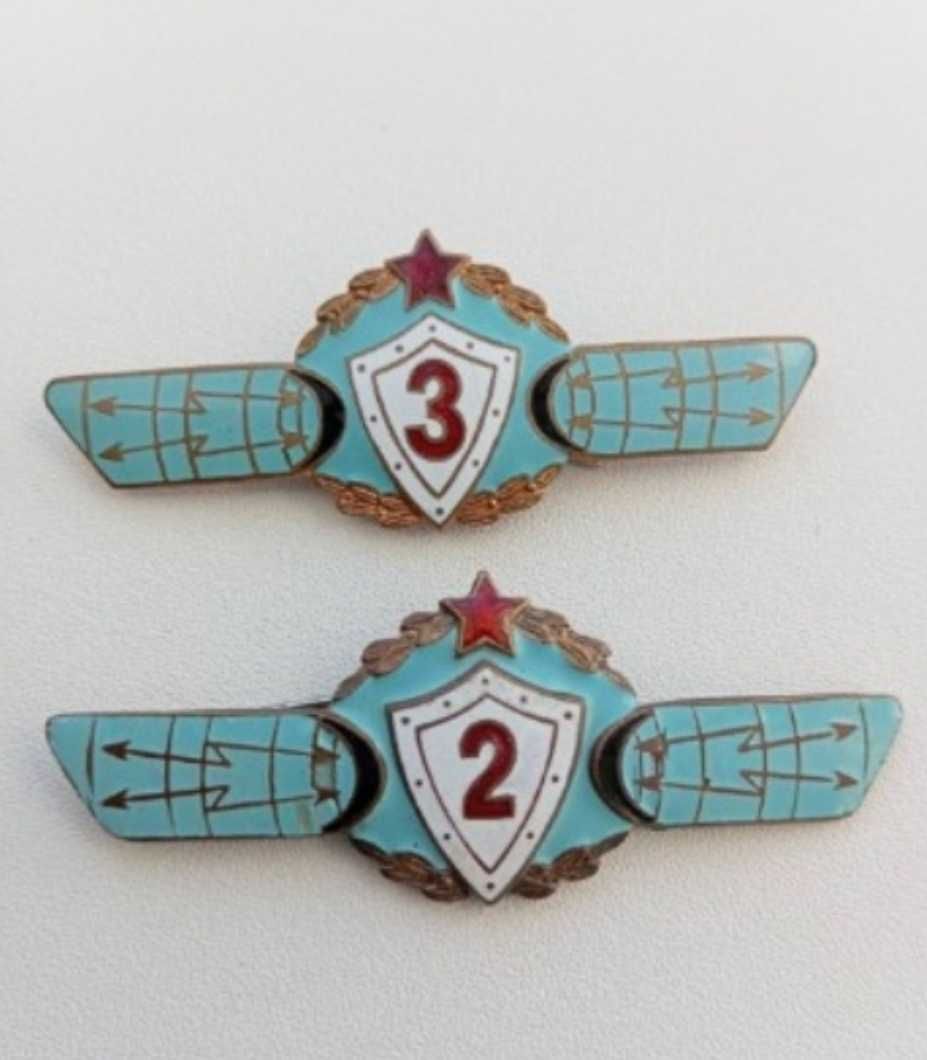 Продам значки разные