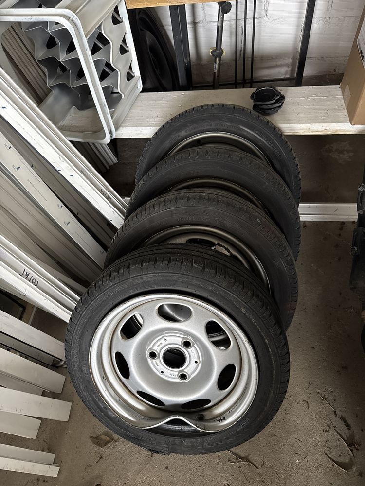 Vendo 8 jantes de ferro com pneus usados