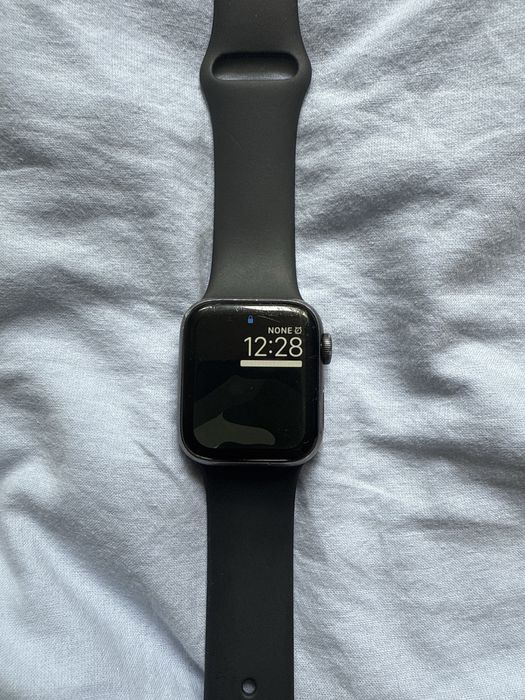 Apple Watch 5 40 mm GPS + Cellular