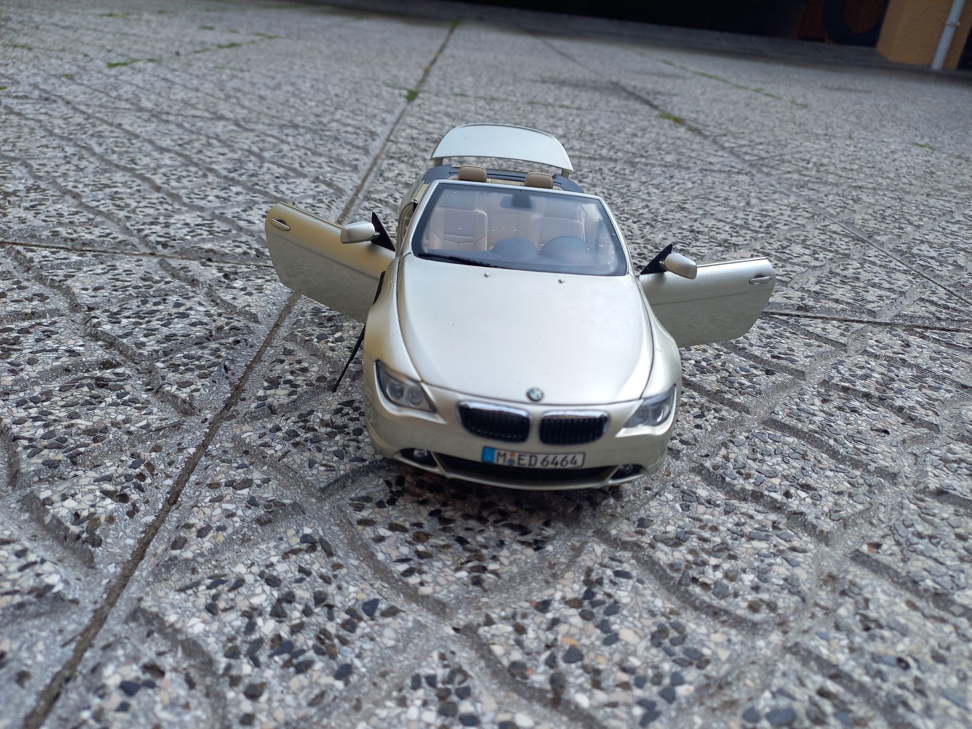 Brinquedo - Carro - BMW - à escala