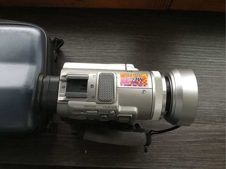 Видеокамера Sony DCR-PC100