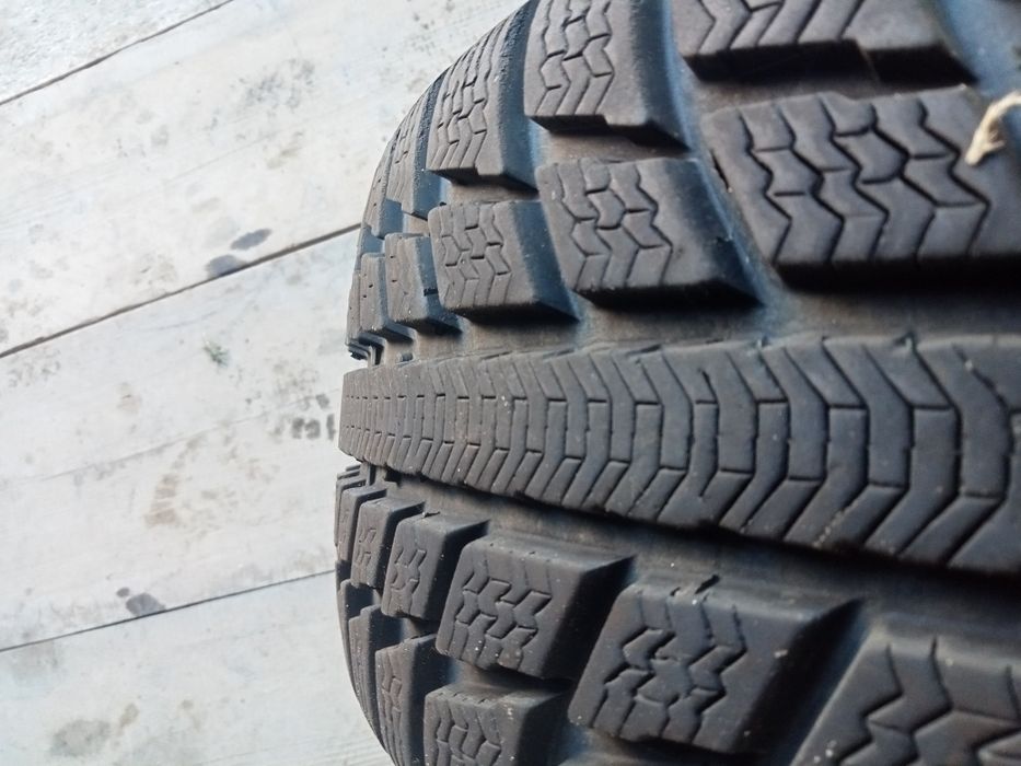 Opony zimowe bieżniowane 205/55 r16