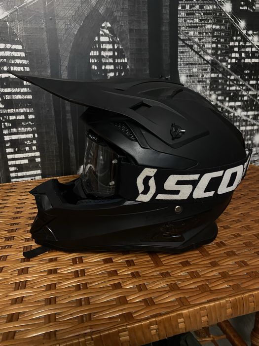 Кросовий мотошолом