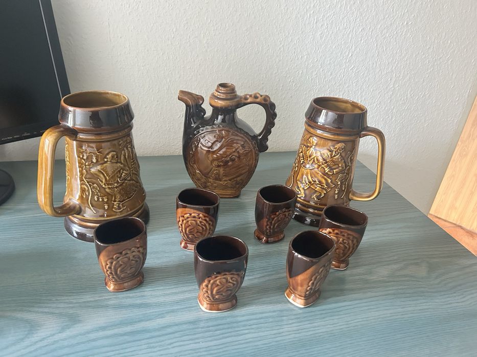 Komplet dzbanek + 6 kubków ceramicznych + 2 kufle ceramiczne PRL