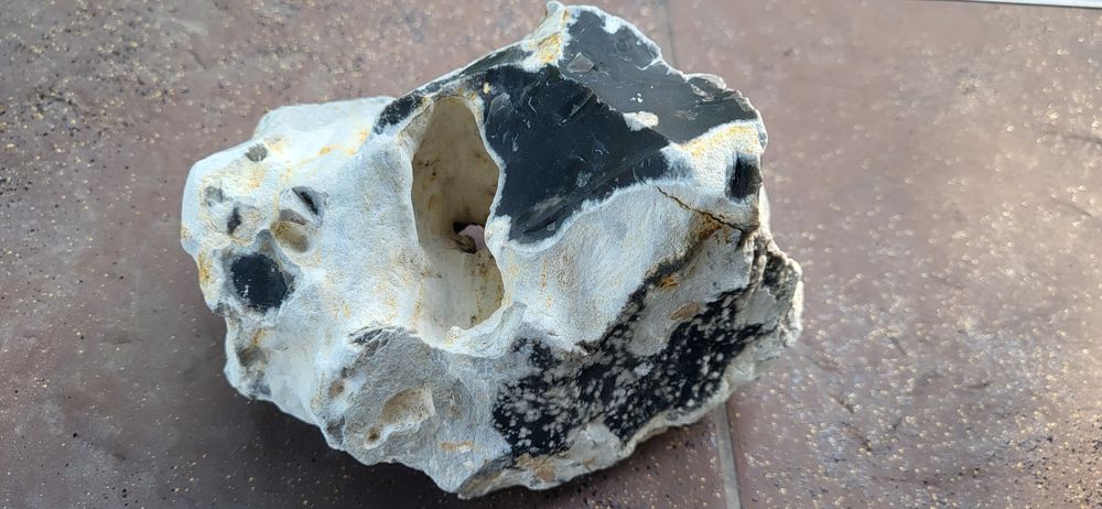 Камень для акваріума з отвором