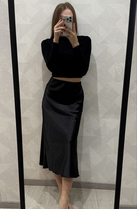 Елегантна сатинова спідниця