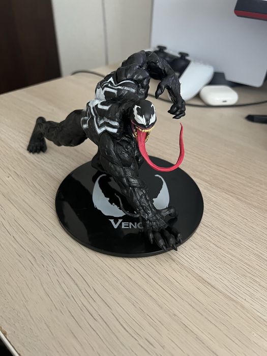 Figurka Venom dynamiczna poza MARVEL