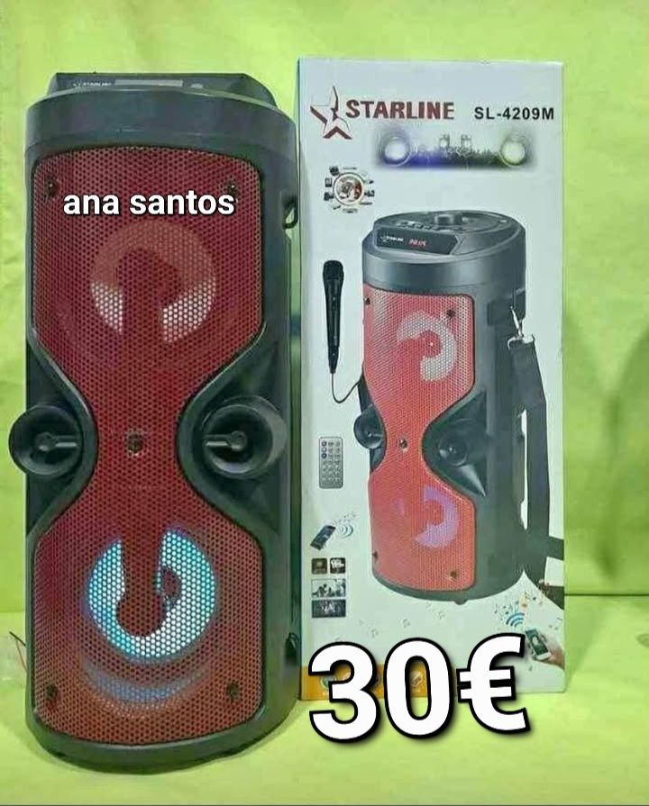 Coluna de karaoke com microfone